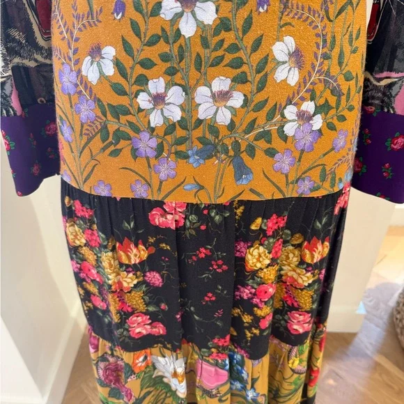 Gucci Tiger Print Dress

Length-46 inches

Bust - 18 inches 

Waist -15 inches - Picture 3 of 7